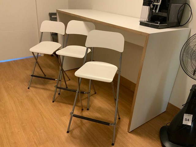 Bartafel en krukken - afbeelding 1 van  9