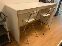 Bartafel en krukken - afbeelding 3 van  9