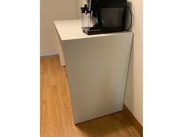 Bartafel en krukken - afbeelding 8 van  9