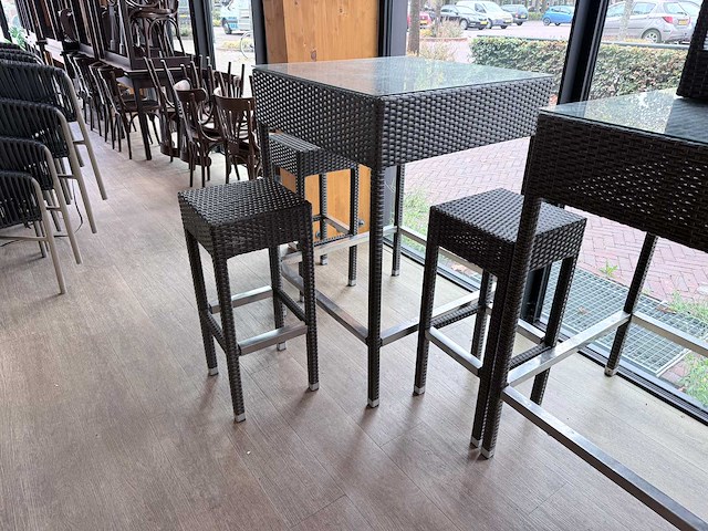 Bartafel met 3 krukken (2x) - afbeelding 2 van  5