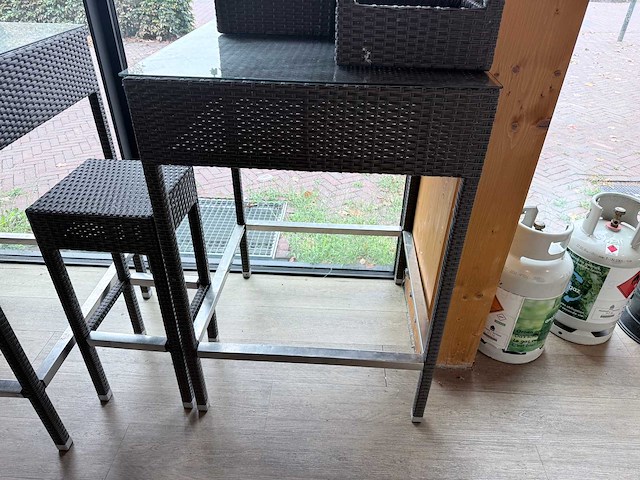 Bartafel met 3 krukken (2x) - afbeelding 3 van  5