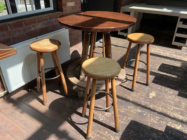 Bartafel met 4 barkrukken - afbeelding 1 van  9