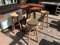 Bartafel met 4 barkrukken - afbeelding 1 van  9