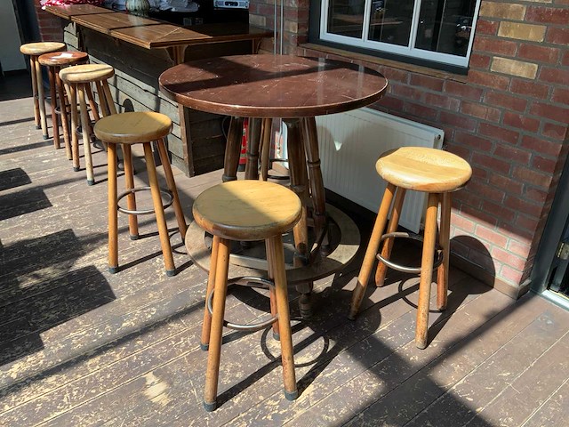 Bartafel met 4 barkrukken - afbeelding 4 van  9