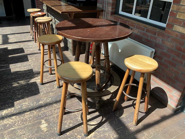 Bartafel met 4 barkrukken - afbeelding 5 van  9
