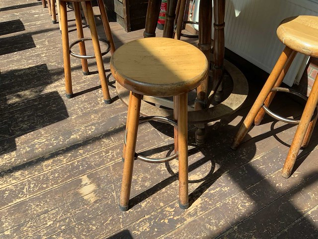 Bartafel met 4 barkrukken - afbeelding 6 van  9