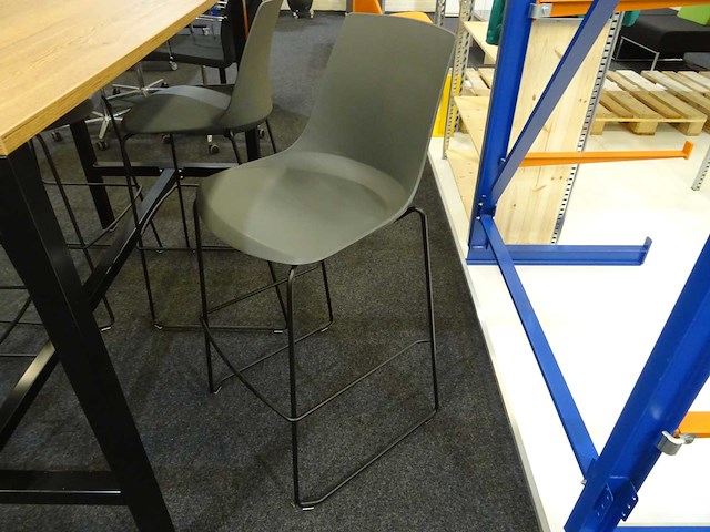 Bartafel met 4 krukken - afbeelding 2 van  3