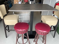 Bartafel met 4 krukken - afbeelding 1 van  4