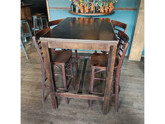 Bartafel met 4 krukken - afbeelding 1 van  1