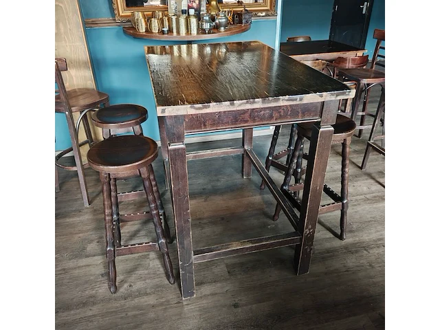 Bartafel met 4 krukken - afbeelding 1 van  2