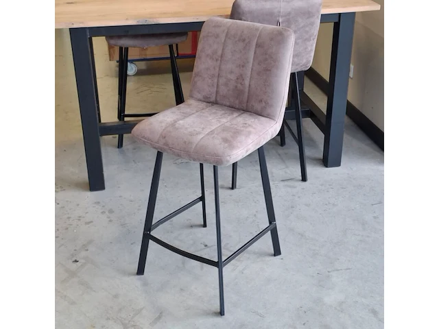 Bartafel met 4 krukken - afbeelding 6 van  7