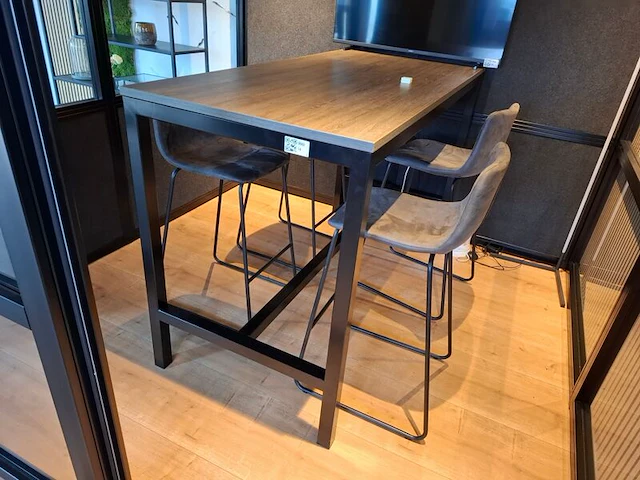 Bartafel met 4 krukken - afbeelding 1 van  5