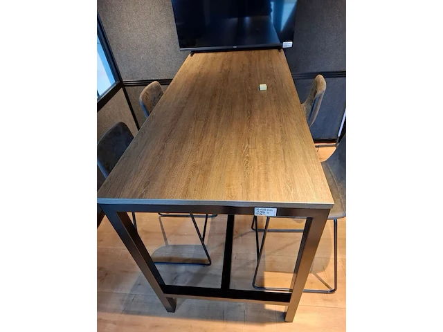 Bartafel met 4 krukken - afbeelding 3 van  5