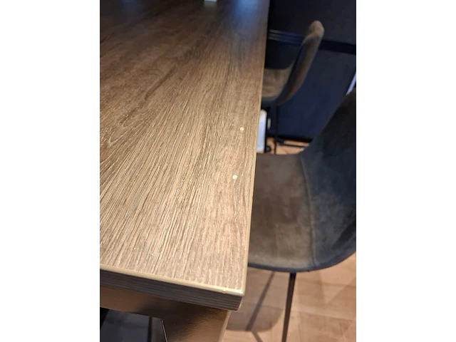 Bartafel met 4 krukken - afbeelding 4 van  5