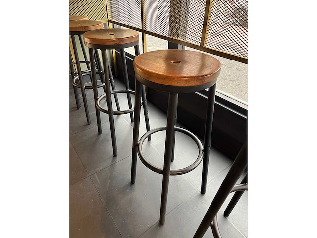 Bartafel met 5x barkruk - afbeelding 3 van  4