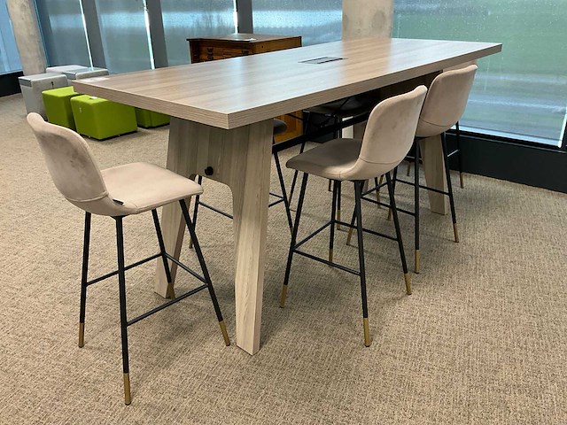 Bartafel met barkrukken - afbeelding 1 van  9