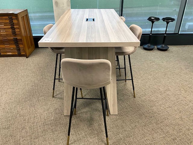 Bartafel met barkrukken - afbeelding 3 van  9