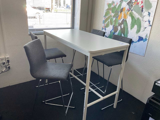 Bartafel met barstoelen - afbeelding 1 van  8