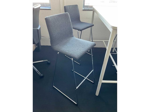 Bartafel met barstoelen - afbeelding 7 van  8