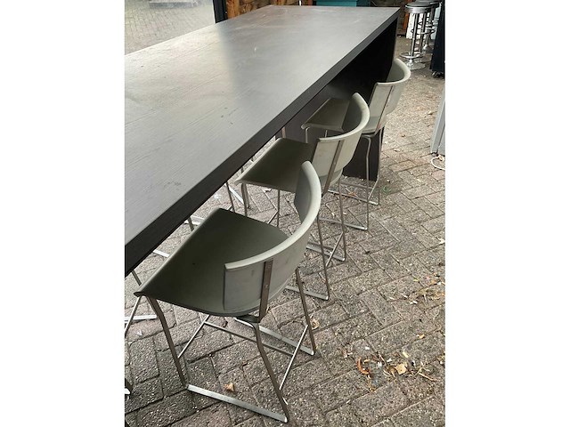 Bartafel met krukken - afbeelding 4 van  5