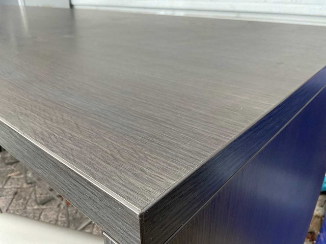 Bartafel met krukken - afbeelding 5 van  5