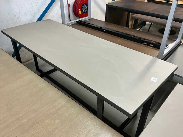 Bartafel met stalen onderstel - afbeelding 3 van  4