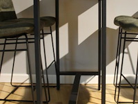 Bartafel met vier barkrukken - afbeelding 3 van  6