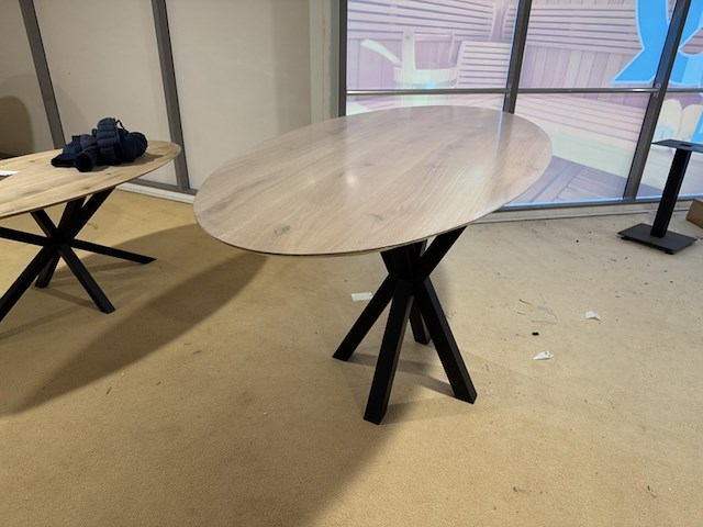 Bartafel, naturel eikenhout, zwart metalen poot - afbeelding 1 van  5