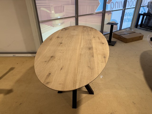 Bartafel, naturel eikenhout, zwart metalen poot - afbeelding 2 van  4