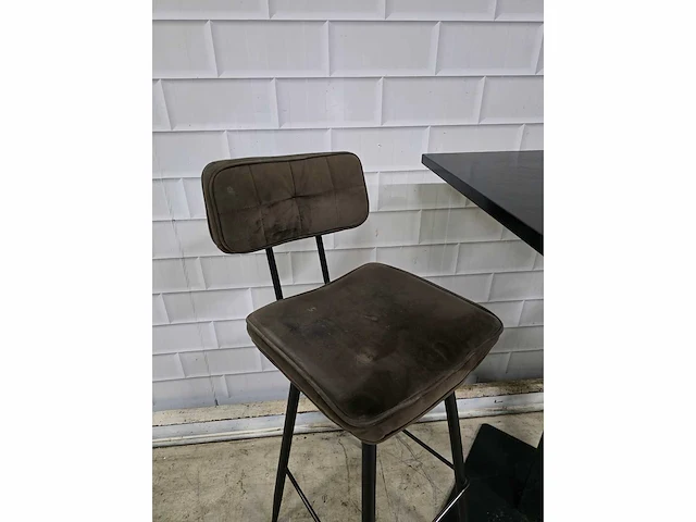 Bartafel set bestaande uit 1 tafel en 2 krukken - afbeelding 7 van  8