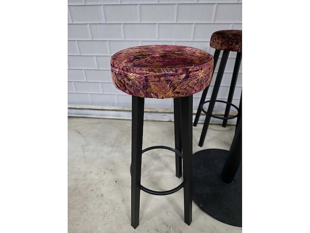 Bartafel set bestaande uit 1 tafel en 3 krukken - afbeelding 5 van  7