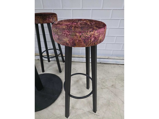 Bartafel set bestaande uit 1 tafel en 3 krukken - afbeelding 7 van  7