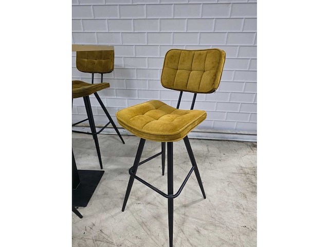 Bartafel set bestaande uit 1 tafel en 4 krukken - afbeelding 8 van  10