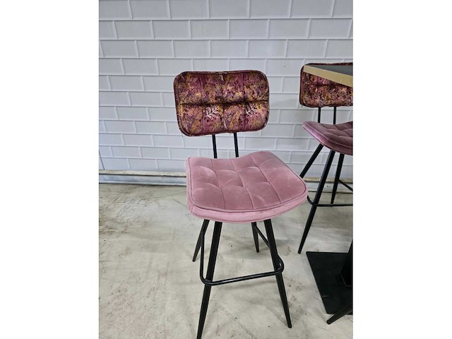 Bartafel set bestaande uit 1 tafel en 4 krukken - afbeelding 4 van  10