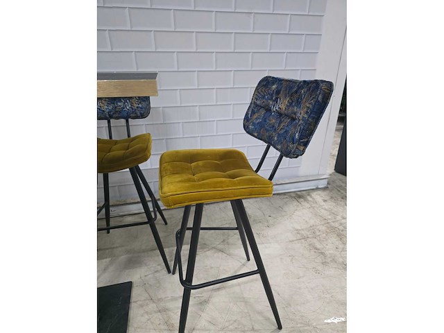 Bartafel set bestaande uit 1 tafel en 6 krukken - afbeelding 7 van  12
