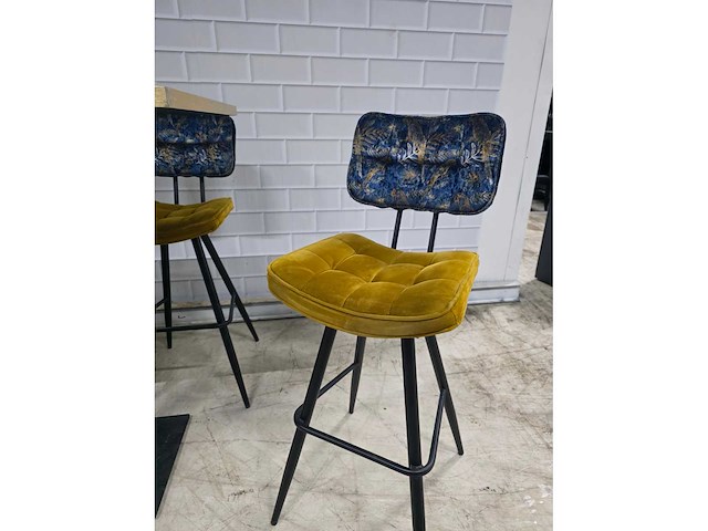 Bartafel set bestaande uit 1 tafel en 6 krukken - afbeelding 8 van  12
