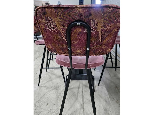 Bartafel set bestaande uit 1 tafel en 6 krukken - afbeelding 13 van  13