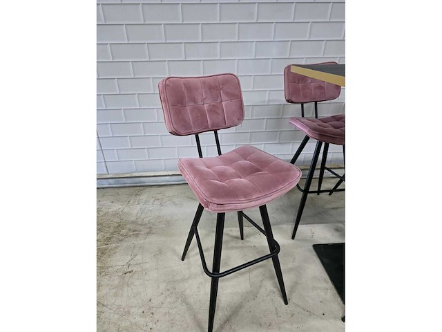 Bartafel set bestaande uit 1 tafel en 6 krukken - afbeelding 4 van  9