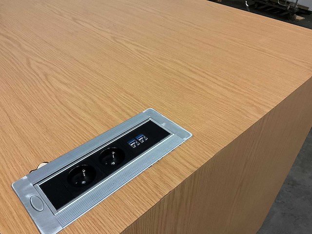 Bartafel v.v. stroomvoorziening 240x100x110cm - afbeelding 3 van  4