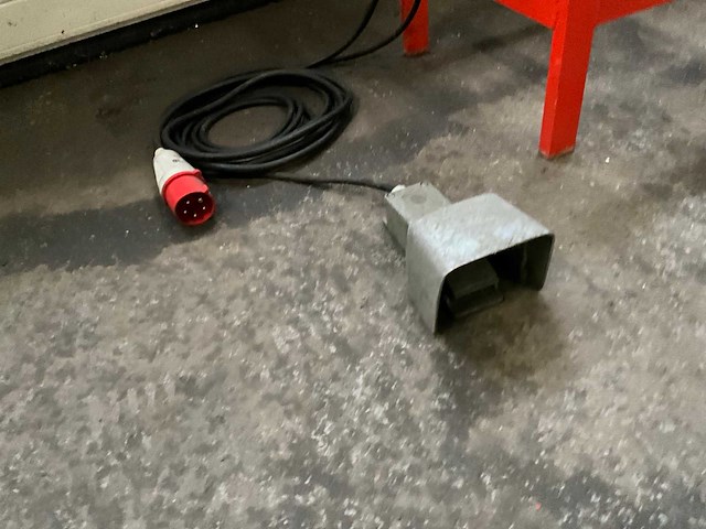 Barton profielaanvoermachine - afbeelding 5 van  5