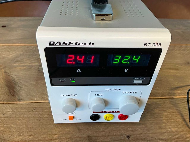 Basetech bt-385 gestabiliseerde voeding - afbeelding 1 van  1
