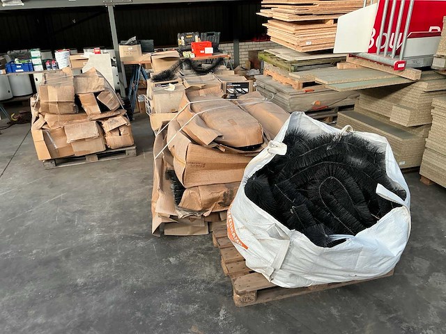 Batavia 5 pallets dakgootborstels - afbeelding 1 van  3