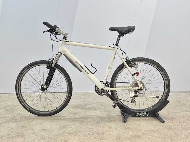 Batavus - mountainbike - patrouillefiets - mountainbike - afbeelding 1 van  7