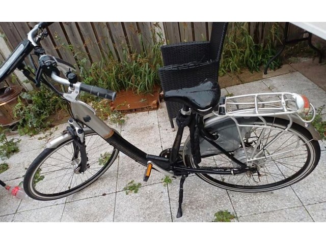 Batavus elektrische fiets - accu error - afbeelding 9 van  11