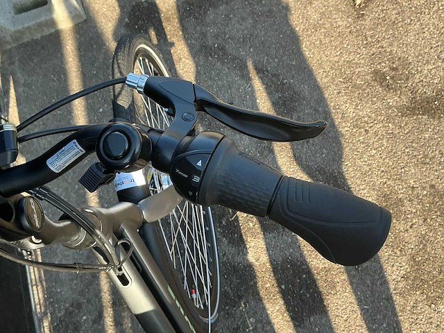 Batavus fonk elektrische damesfiets - afbeelding 8 van  9