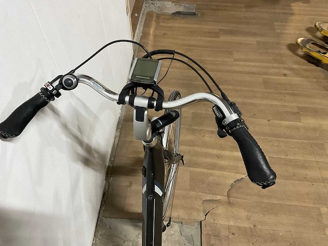 Batavus sr6 grandprix elektrische fiets - afbeelding 8 van  15