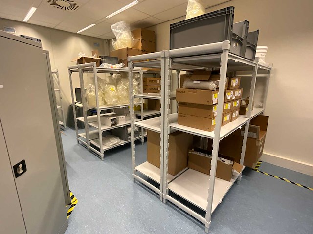 Batch laboratoriumapparatuur - afbeelding 1 van  66