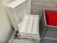 Batch laboratoriumbenodigdheden en planken - afbeelding 4 van  14