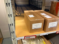 Batch laboratoriumbenodigdheden en planken - afbeelding 11 van  67