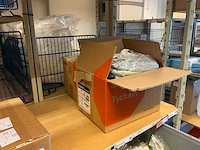 Batch laboratoriumbenodigdheden en planken - afbeelding 13 van  67